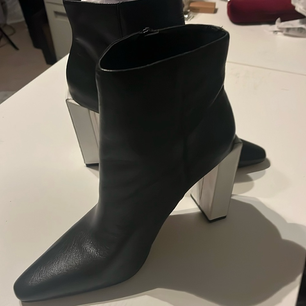 Black/white Jessica Simpson Narnia Bootie